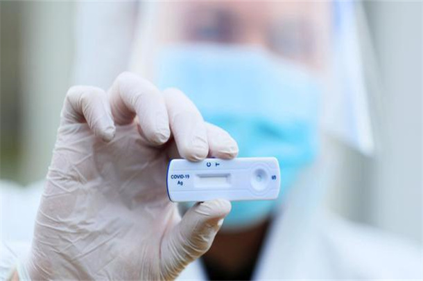 Ο FDA αναφέρει ότι τα τεστ αντιγόνου Covid-19 μπορεί να είναι λιγότερο ευαίσθητα στην παραλλαγή Omicron, αλλά εξακολουθούν να αποτελούν ένα σημαντικό εργαλείο